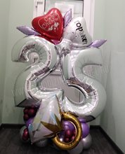 Композиция из воздушных шаров на готовщину свадьбы.