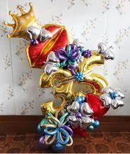 Праздничная композиция из шаров для девушки.